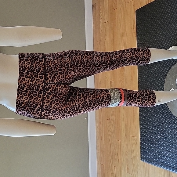 Rare WITH x Peloton Cheetah Print Capri Leggings - Picture 5 of 16